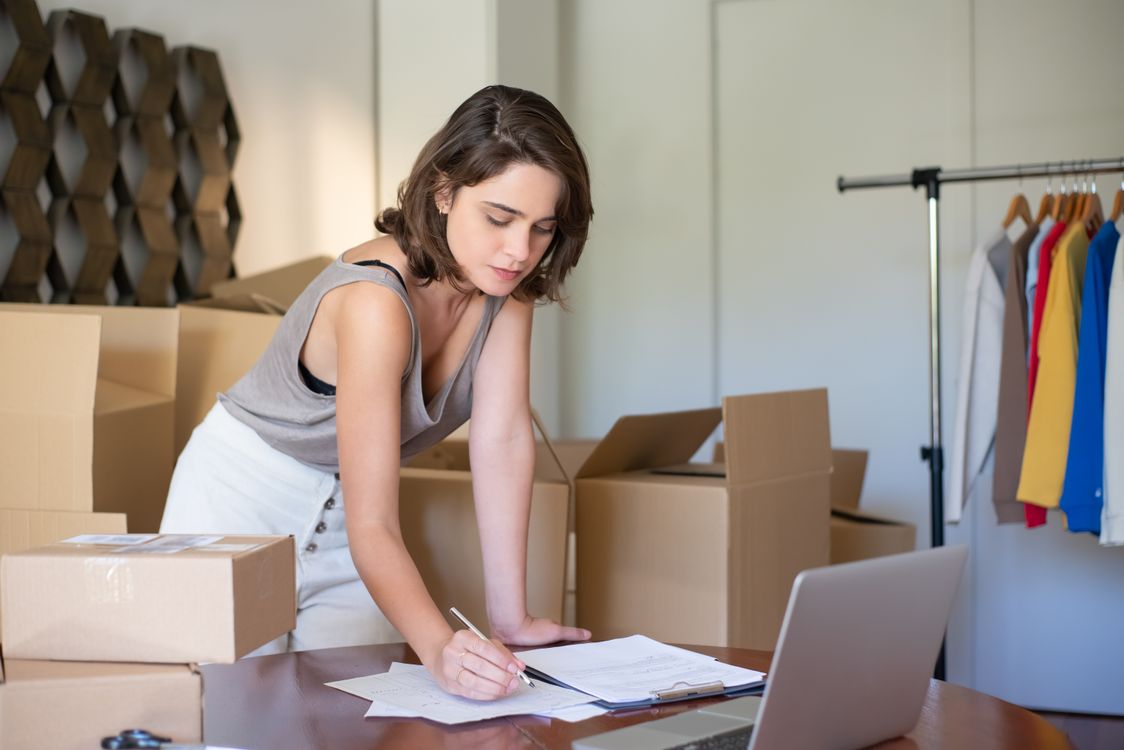 How Small Businesses Use AI to Save Time (Real Ways That Actually Work) 1 Small business owner using AI tools to manage operations